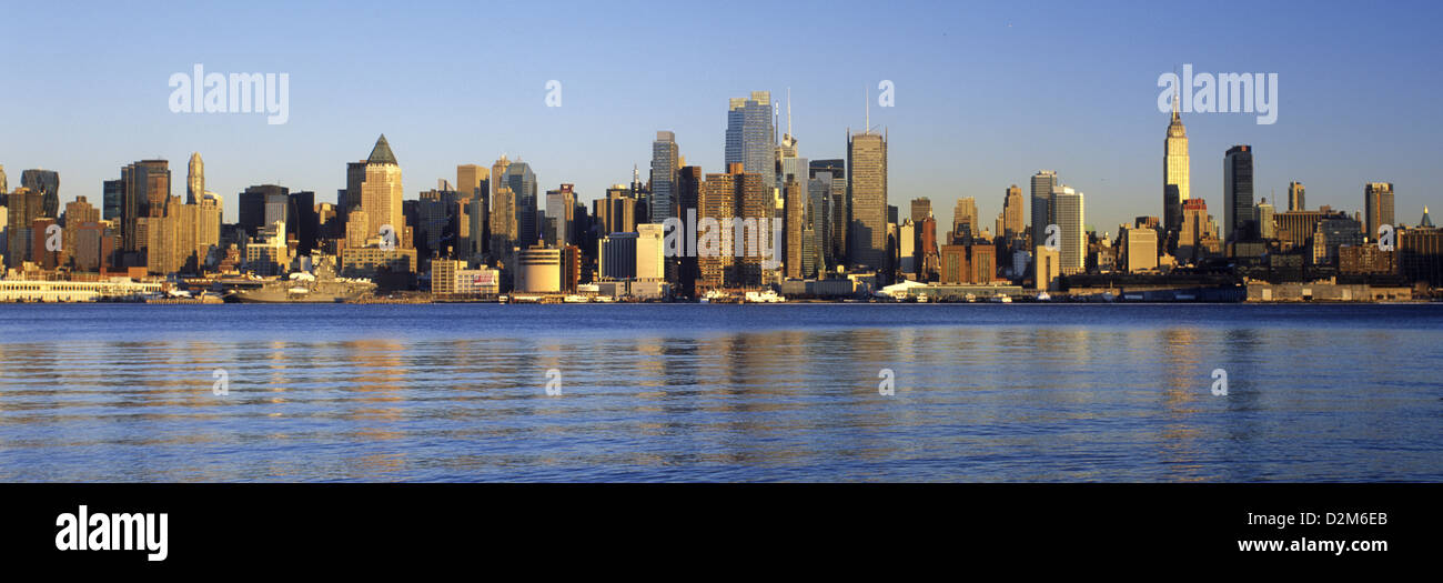 MIDTOWN SKYLINE HUDSON RIVER MANHATTAN NEW YORK CITY USA Stock Photo ...