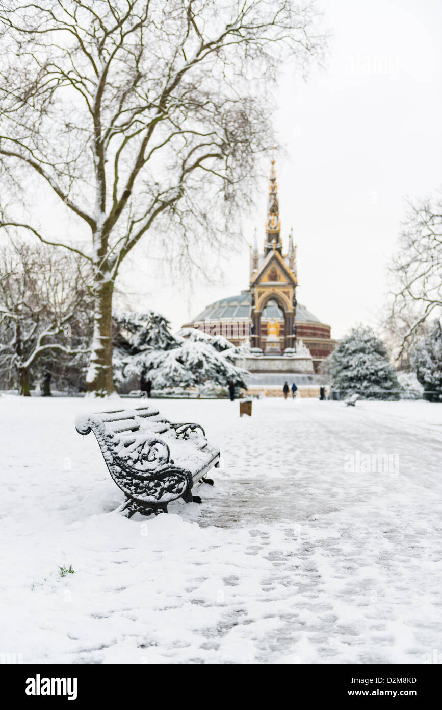Bench in the park after snowfall hi-res stock photography and images ...