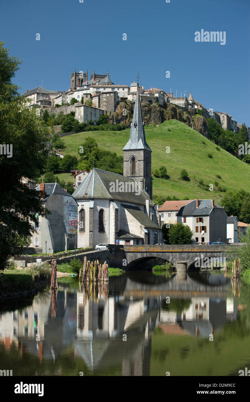 CHURCH OF SAINT CHRISTINE LOWER TOWN RIVER ANDER SAINT FLOUR CANTAL AUVERGNE FRANCE Stock Photo