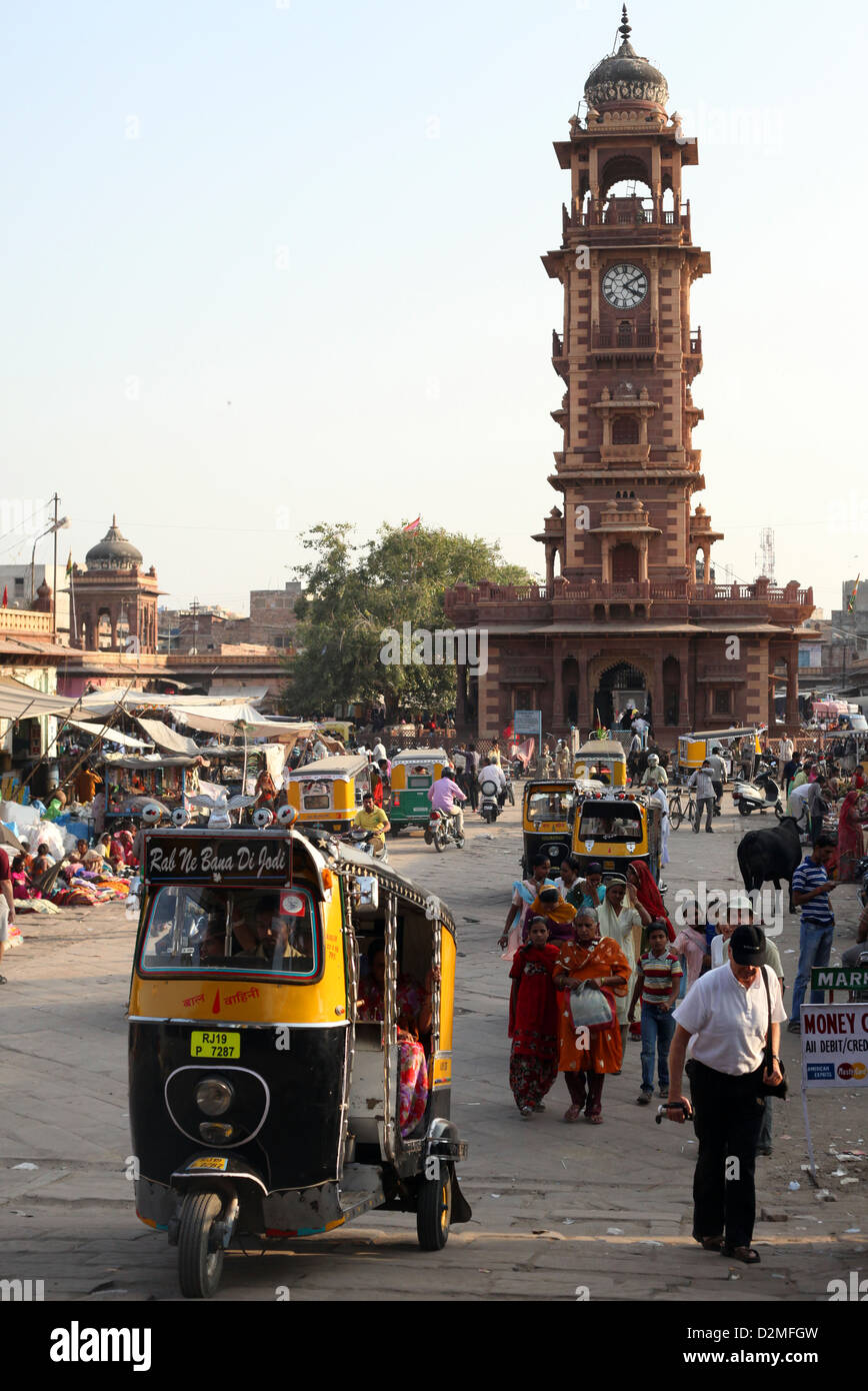 General view of rickshaws pictured in the clocktower market of Jodhpur, Rajastahan, India Stock Photo