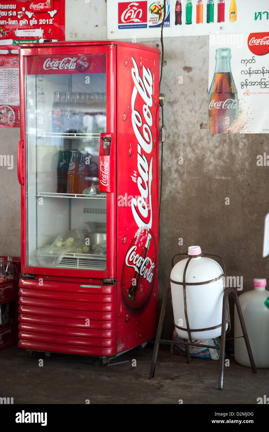 Coca cola fridge hi-res stock photography and images - Alamy