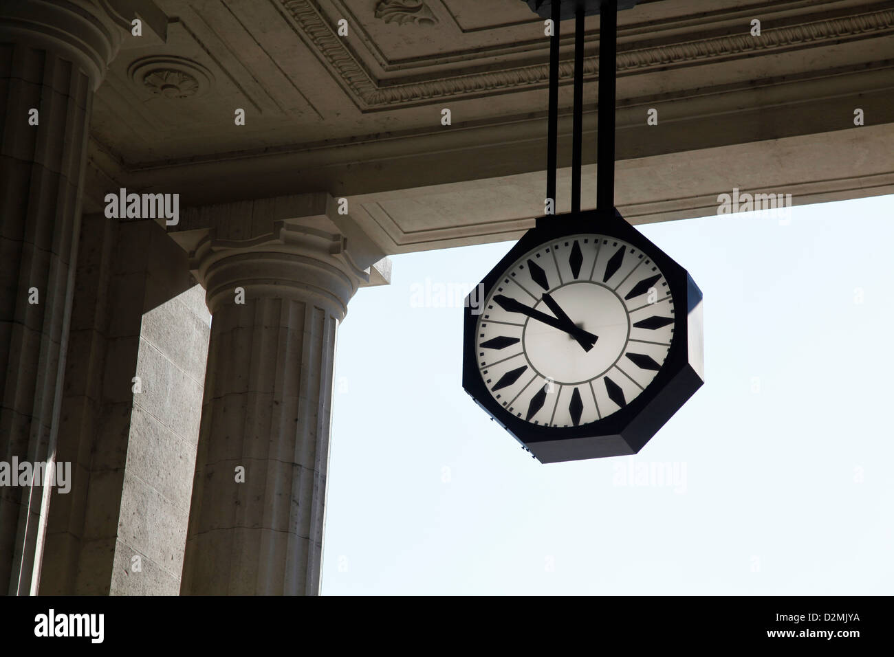 Train station clock hi-res stock photography and images - Alamy