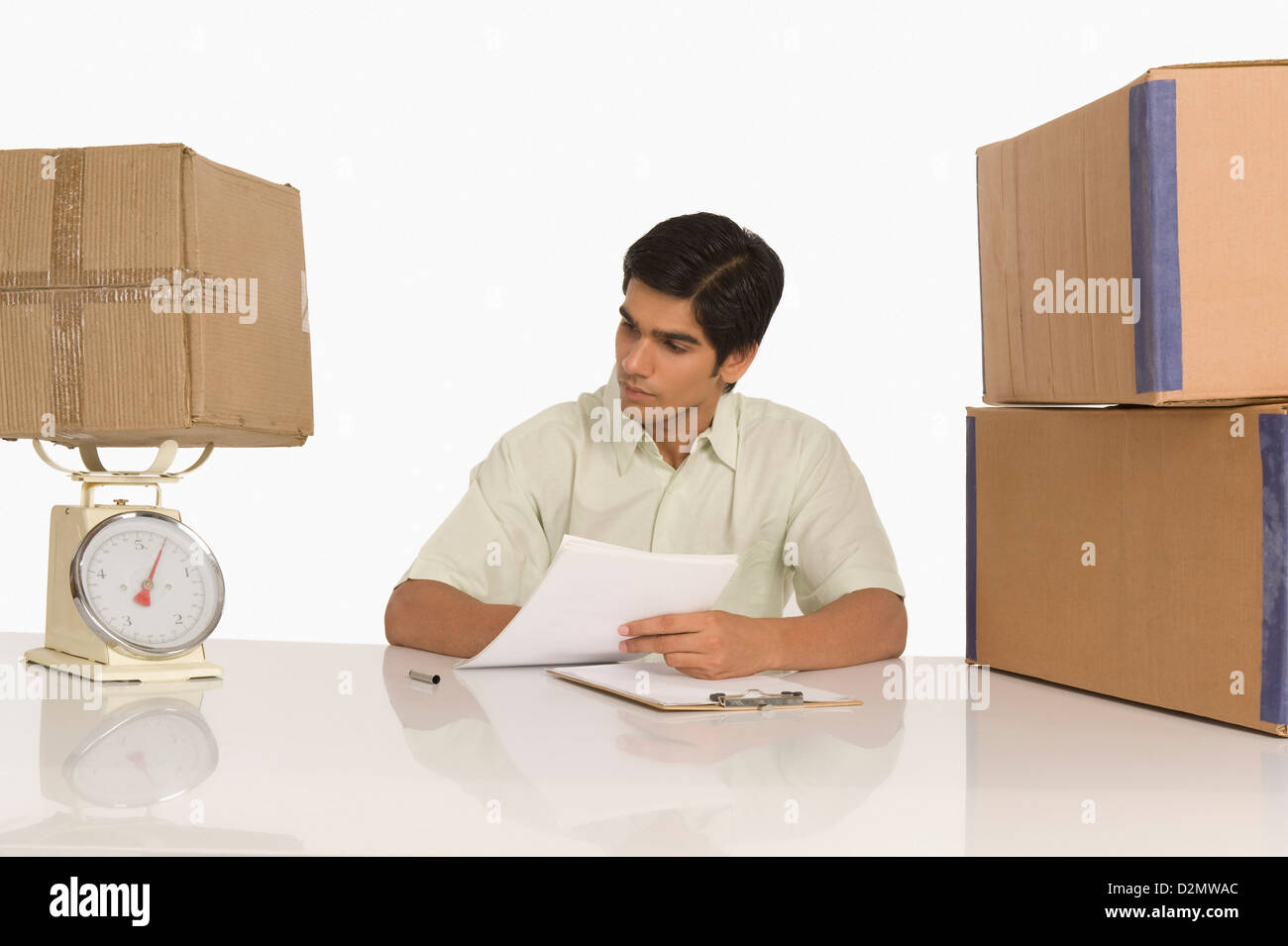 Delivery weight scale boxes hi-res stock photography and images - Alamy