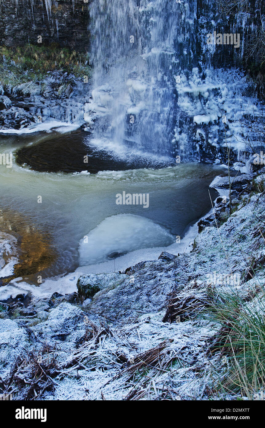Waterfall in winter when frozen Stock Photo - Alamy
