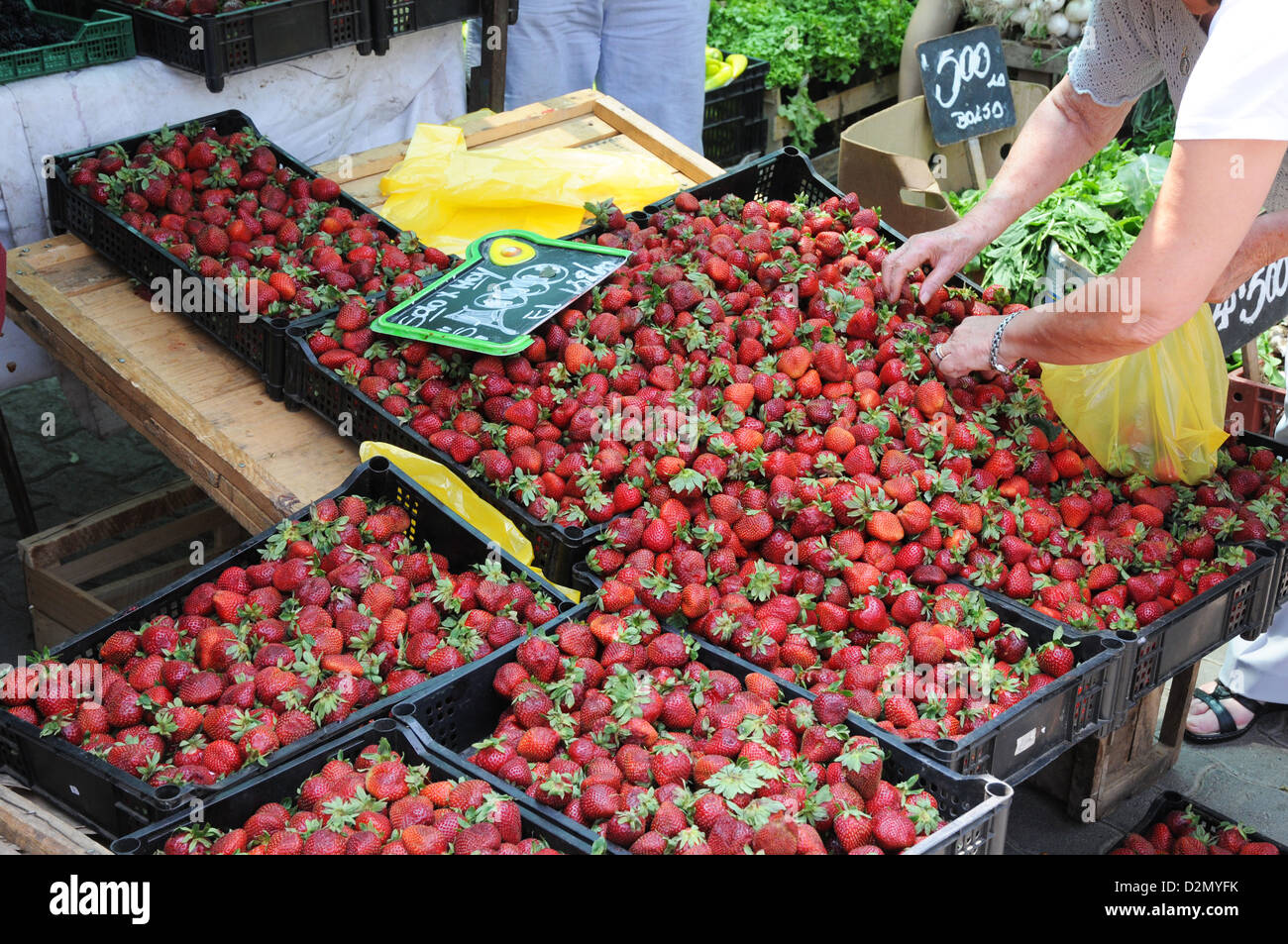 Strawberries in street market hi-res stock photography and images - Alamy