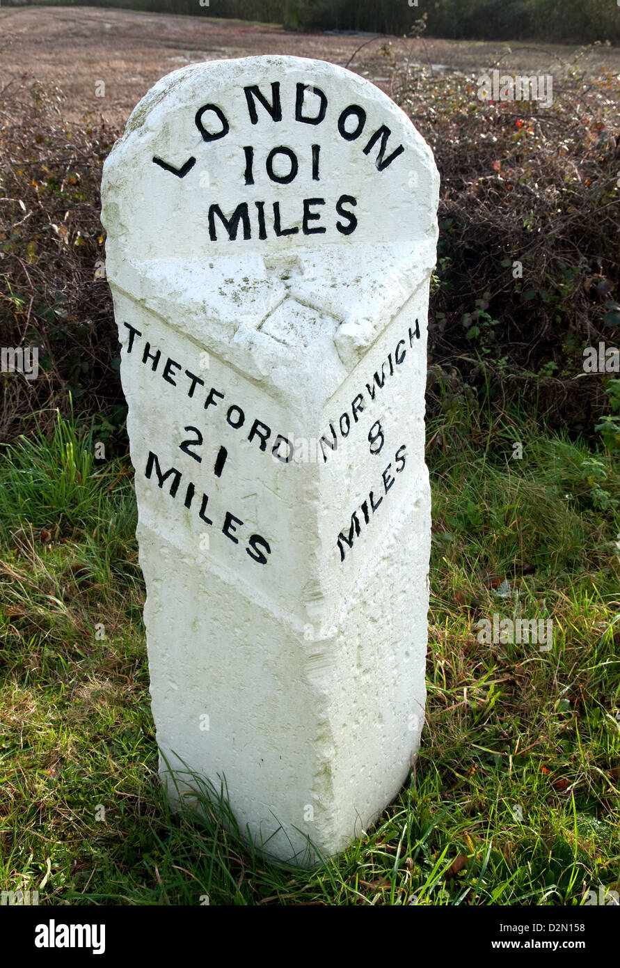 Mile marker hi-res stock photography and images - Alamy