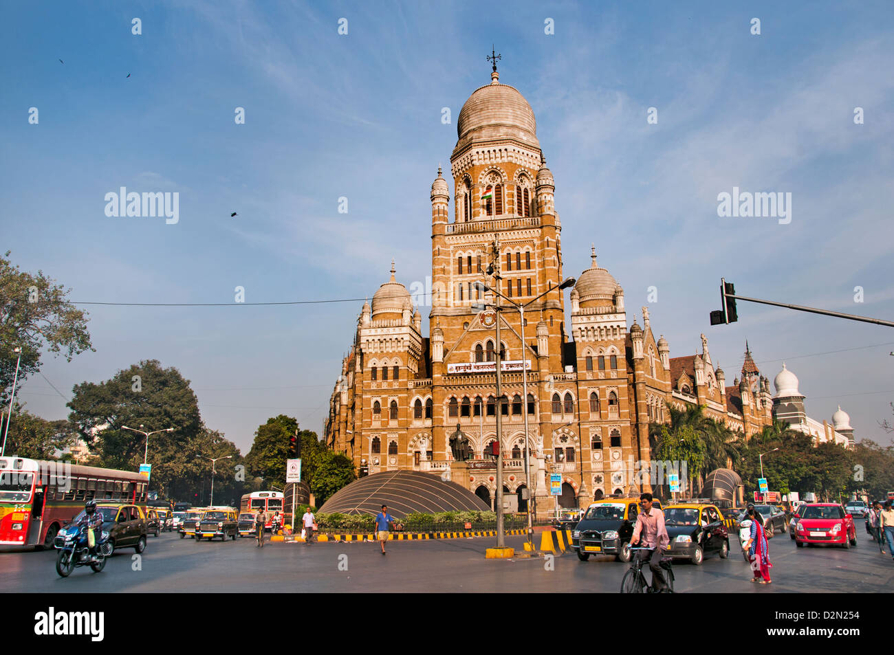 Mumbai  Bombay BMC  Brihan Municipal Corporation Building and Statue of Sir Pherozshah Mehta India  D N Road Stock Photo