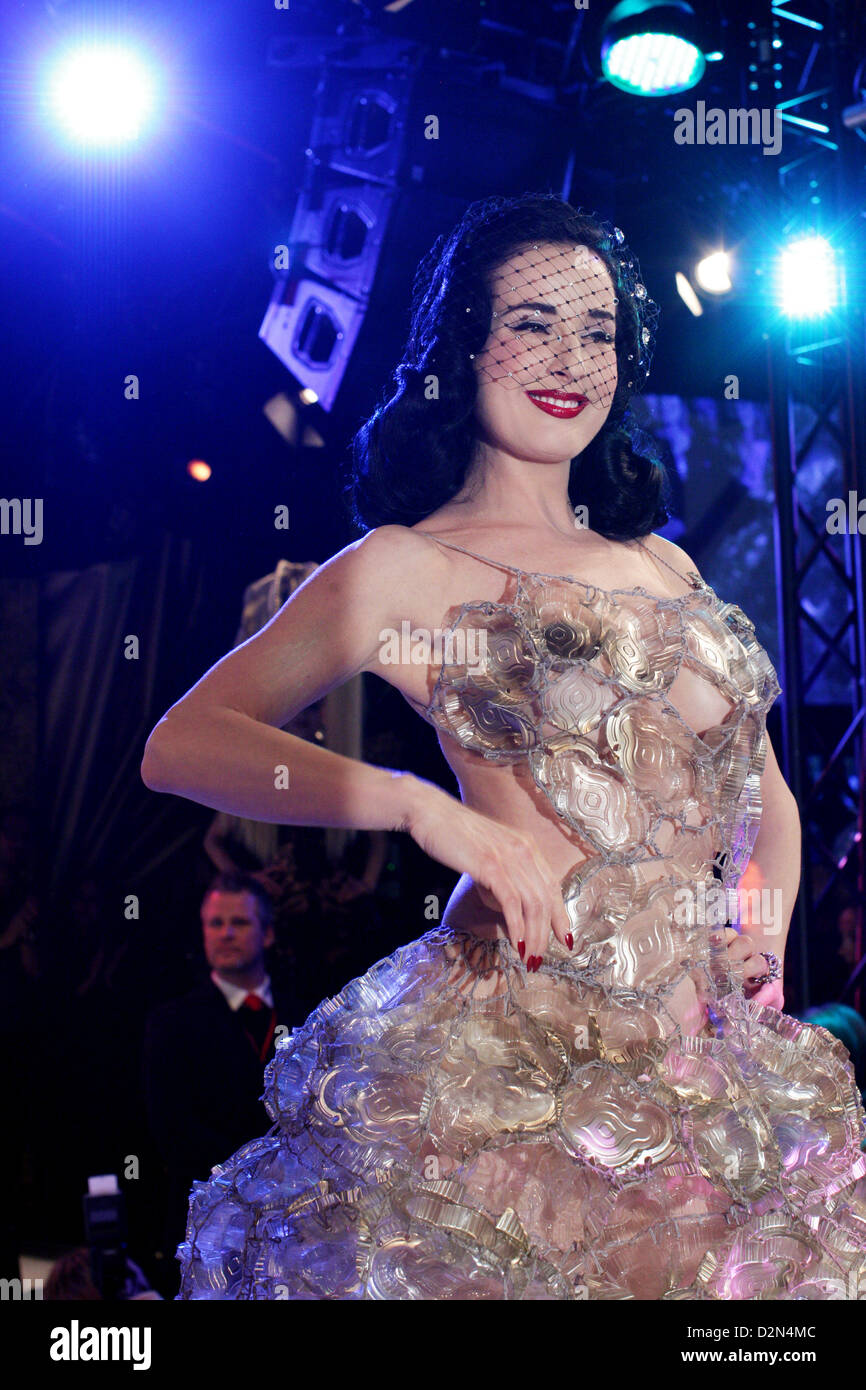 Burlesque model Dita von Teese performs in the Alter Wartesaal during Lambertz Monday Night in Cologne, Germany, 28 January 2013. Photo: Rolf Vennenbernd Stock Photo