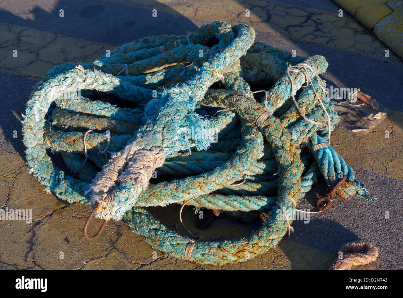 Quair Ropes Rope on a quayside Stock Photo - Alamy