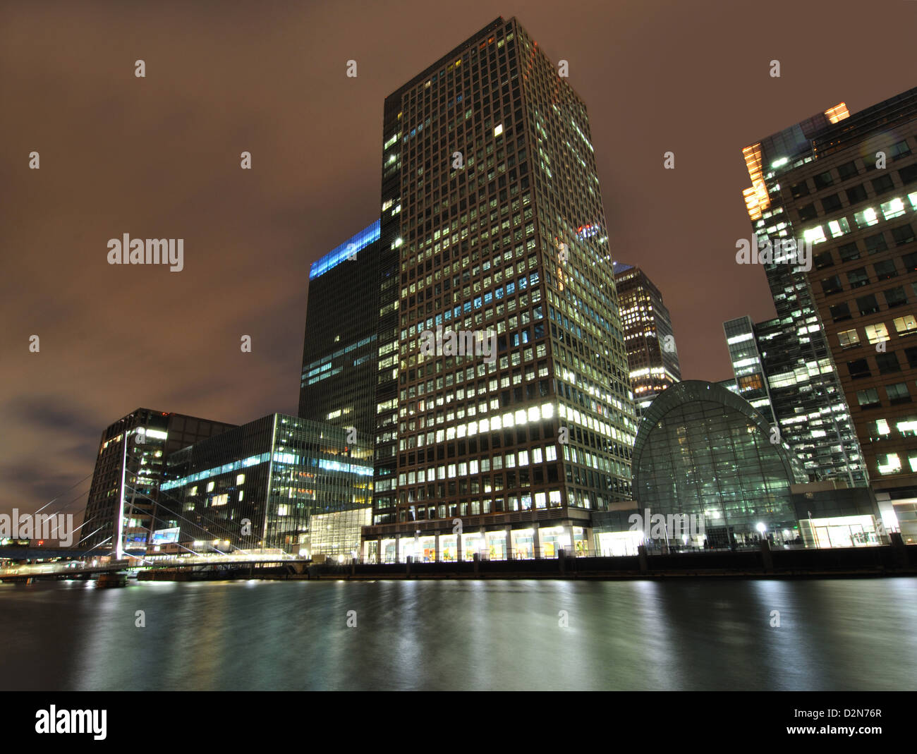 Canary Wharf business district at night Stock Photo - Alamy