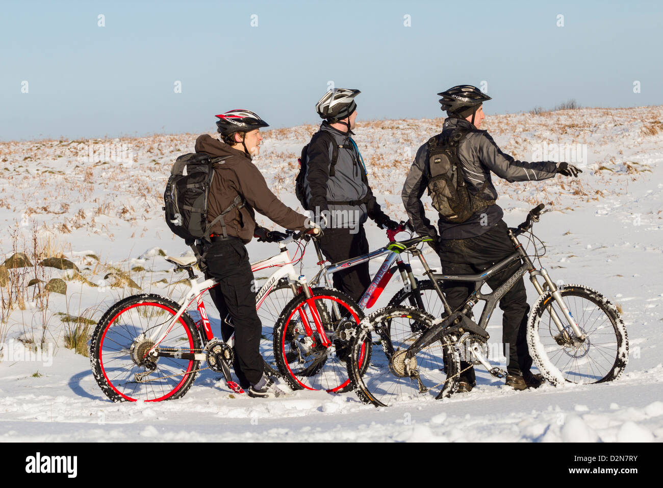 Mountain bikers in snow at Roseberry common near Roseberry Topping near Great Ayton, North York Moors National Park, England, UK Stock Photo
