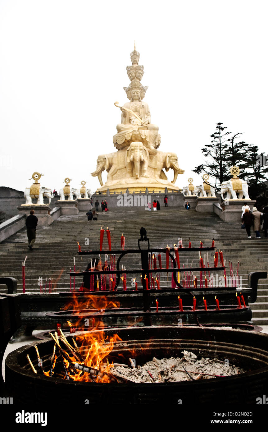 Incense by the stairs to the golden buddha of emei shan, sichuan, china Stock Photo