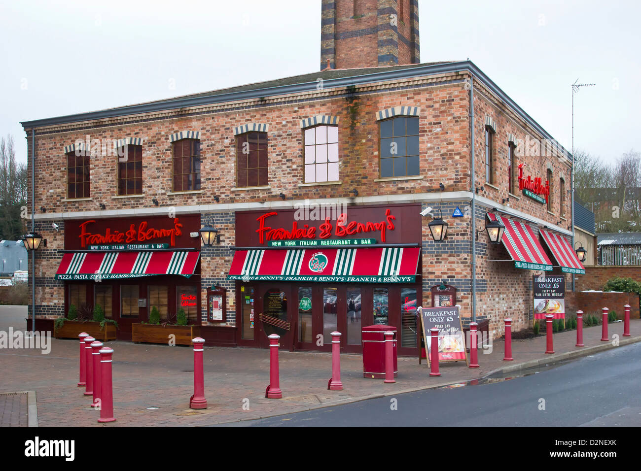 Frankie and Bennys,Restaurant,Slingfield Mill, Weavers Wharf Kidderminster. Previously a textile mill.  Now a Premier Lodge, and large Debenhams. Stock Photo