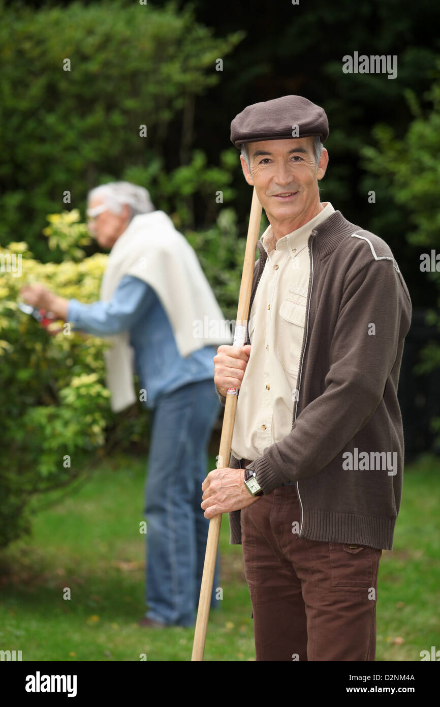 Raking leaves family hi-res stock photography and images - Alamy