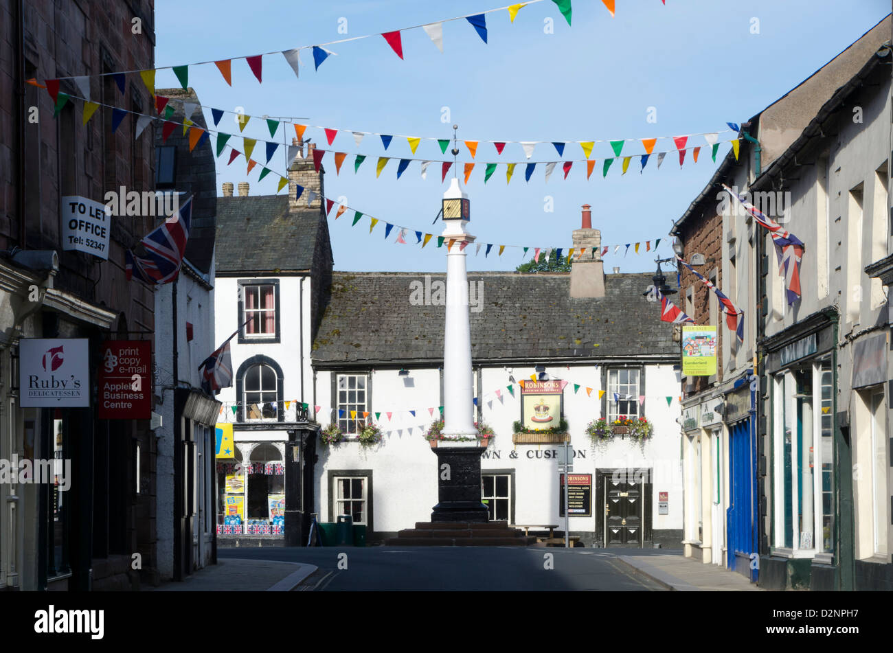 Market Cross, Crown and Cushion pub, Bridge Street, Appleby-in-Westmorland, Cumbria, England, Britain Stock Photo