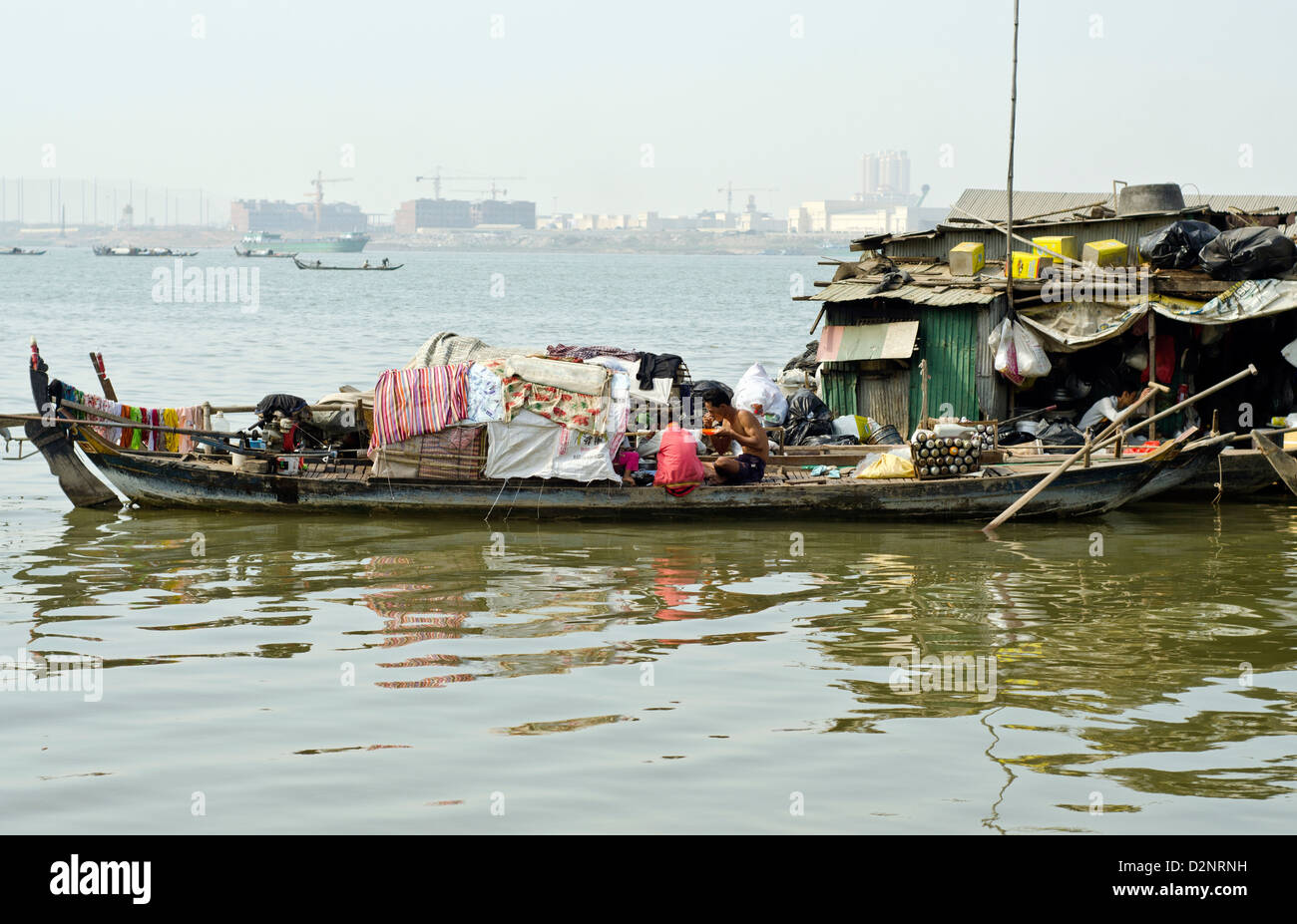 Floating village on the Mekong river in Phnom Penh , 500 meters from some of the most expensive city hotels. Stock Photo