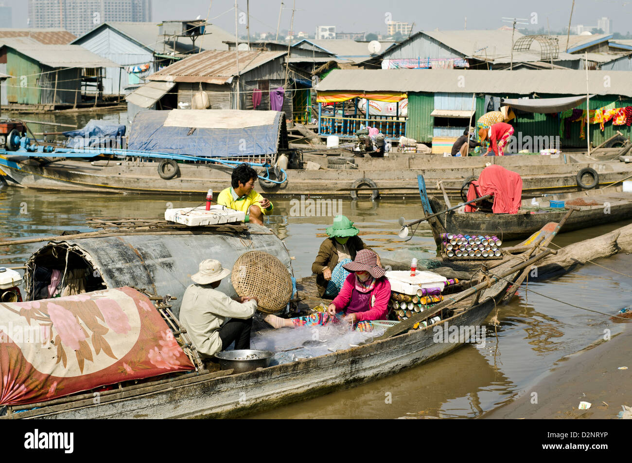 Floating village on the Mekong river in Phnom Penh , 500 meters from some of the most expensive city hotels. Stock Photo