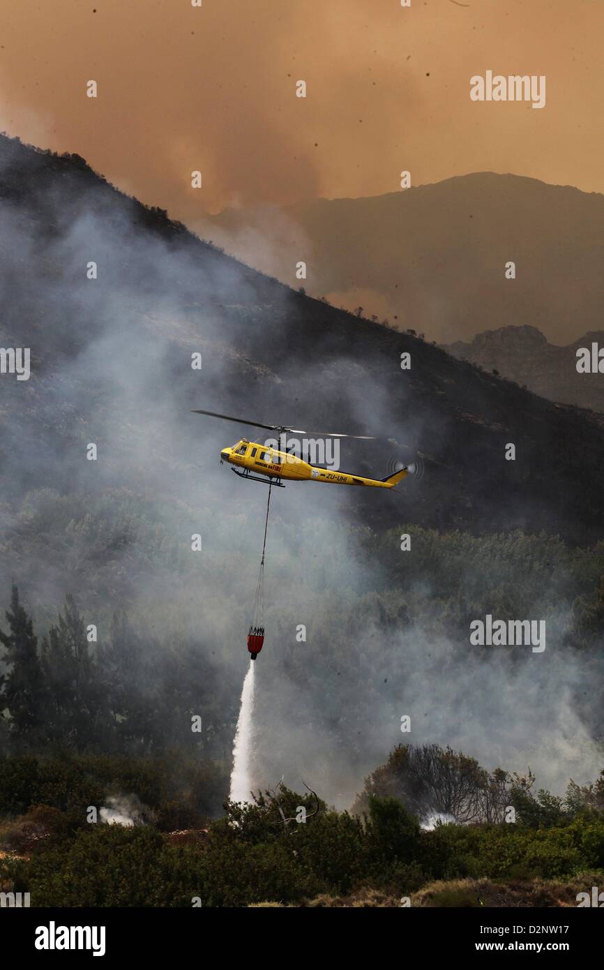 Paarl, South Africa. 29th January 2013.  Morelug farm is water bombed by helicopter on January 29, 2013, in Paarl, South Africa. No firemen were present as the veld fire swept through the entire Boland region in the Western Cape. (Photo by Gallo Images / The Times / Shelley Christians/ Alamy Live News) Stock Photo