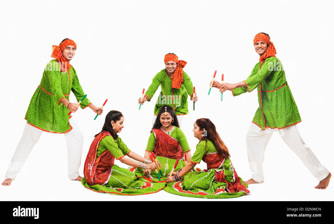 Men and women performing dandiya Stock Photo - Alamy