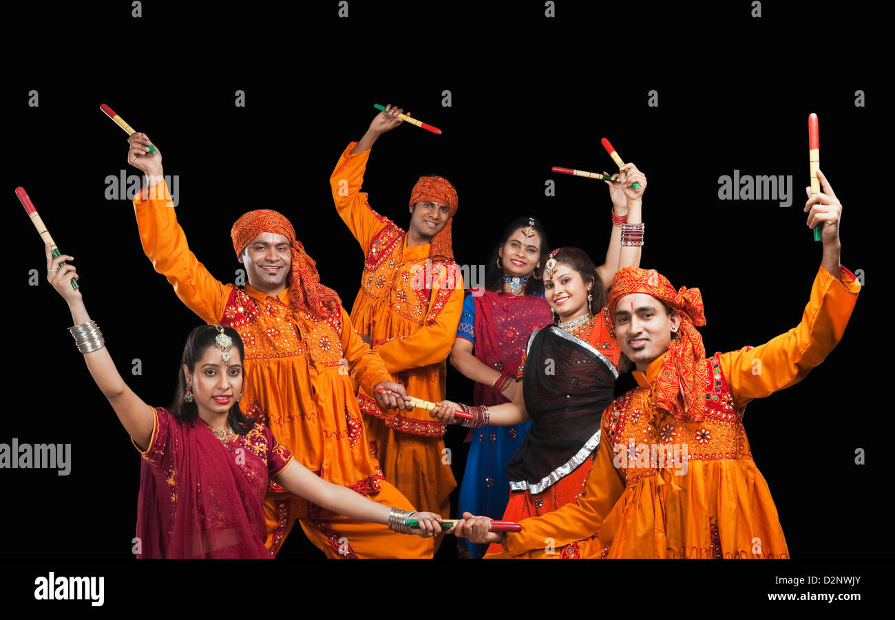 Men and women performing dandiya Stock Photo - Alamy