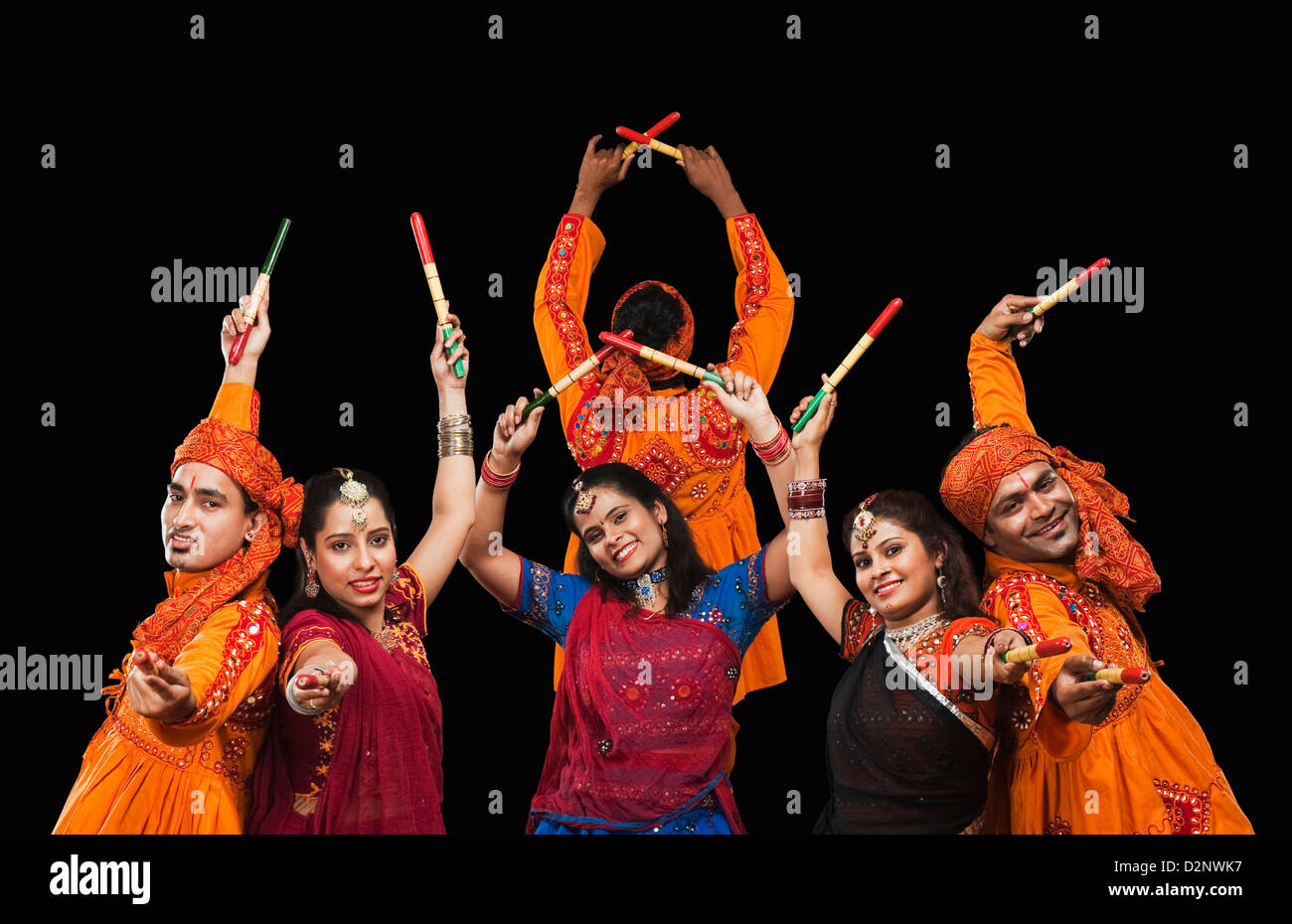 Men and women performing dandiya Stock Photo - Alamy