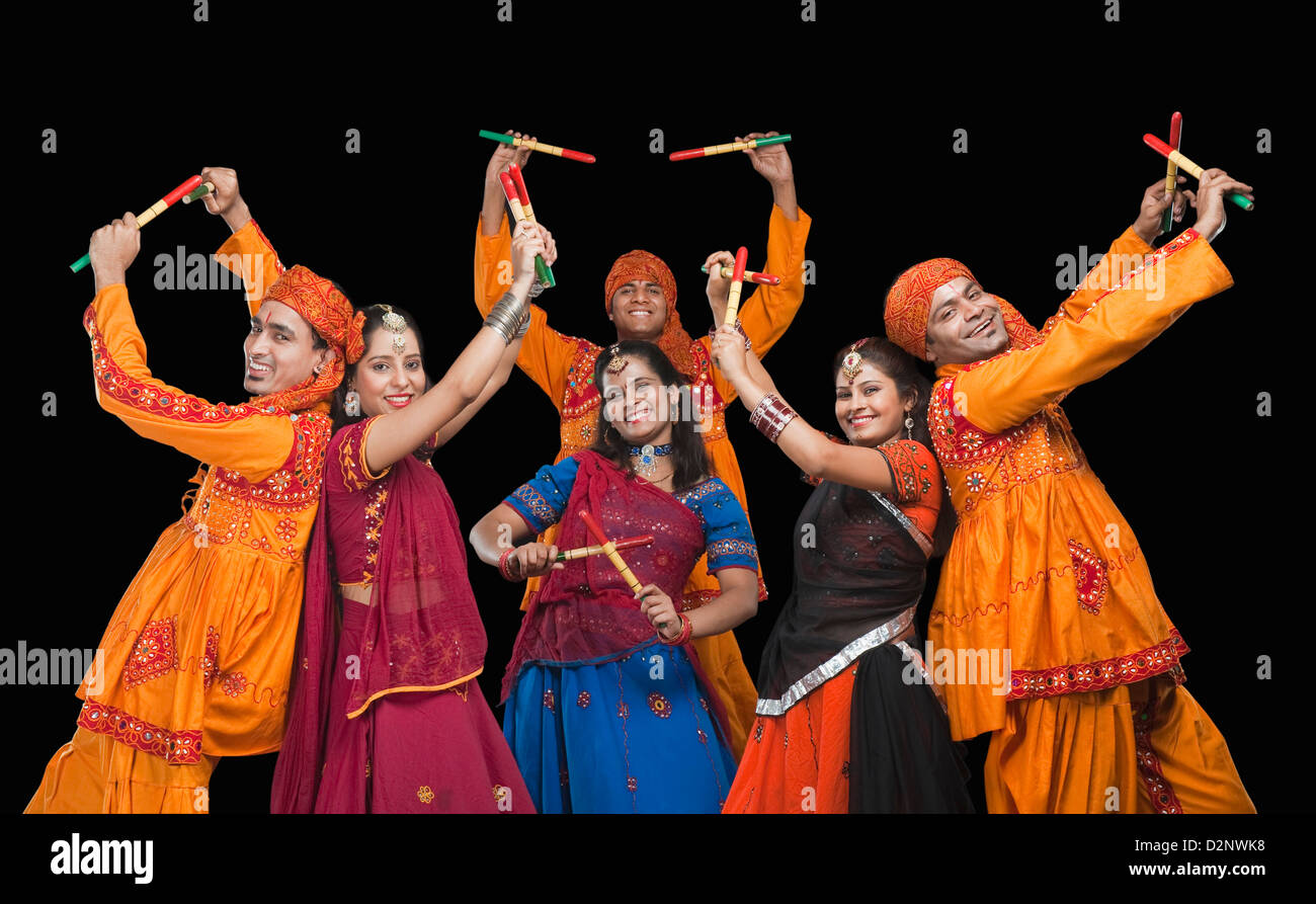 Men and women performing dandiya Stock Photo - Alamy