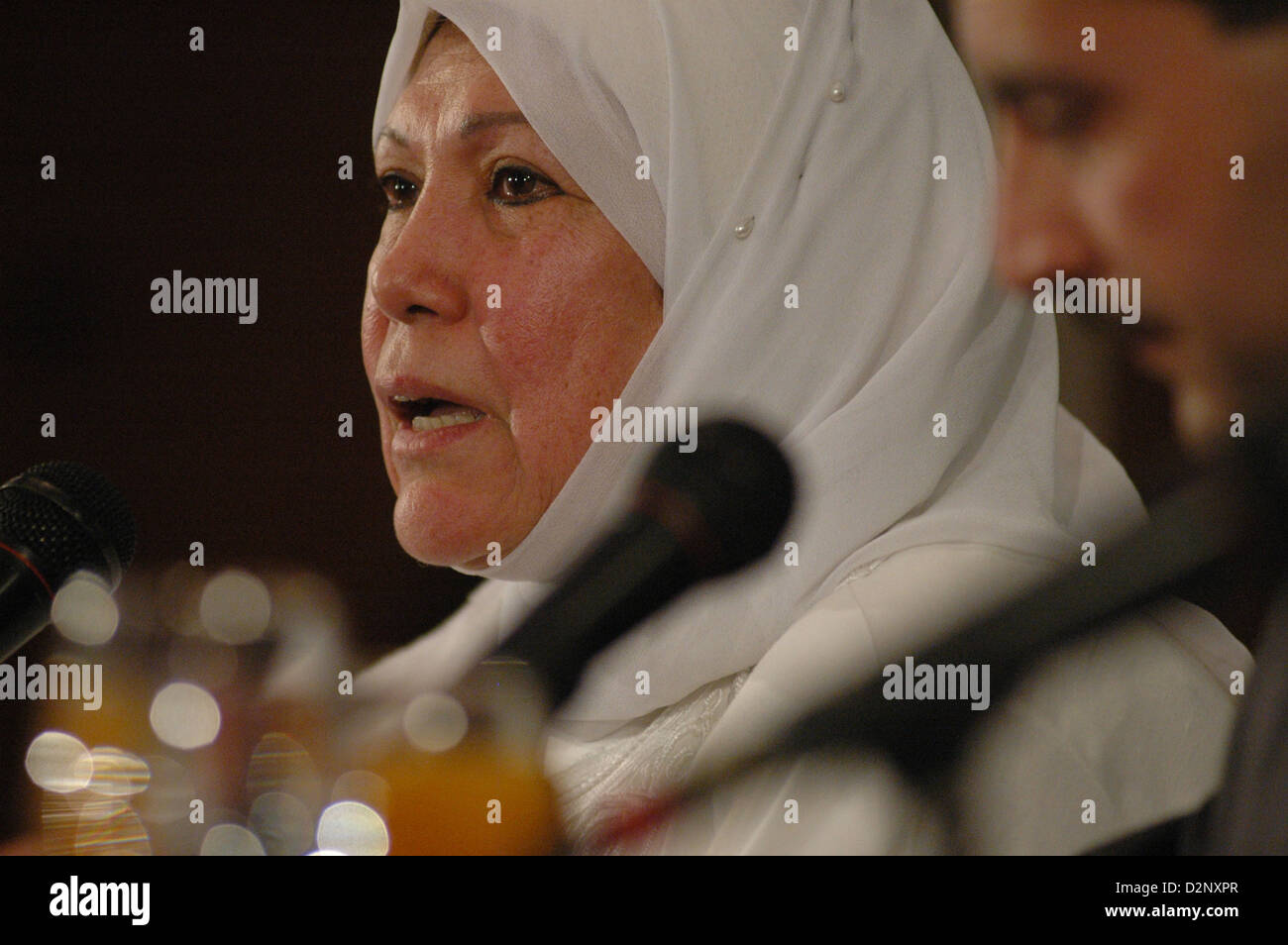Yasmeen Mahmoud Khalil Hosary (Yasmin El Khayam), former Egyptian singer turned Islamic preacher talks about the Danish cartoons Stock Photo