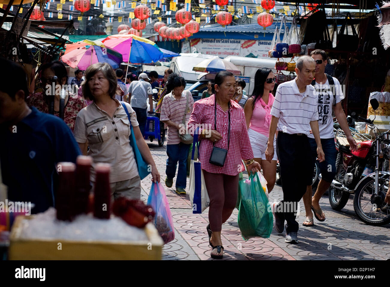 Бангкок люди. Мода в Бангкоке. Бангкок фото людей. Люди в Бангкоке по месяцам.