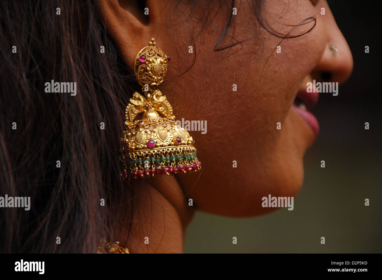 Gold Skin Body Art High Resolution Stock Photography and Images - Alamy