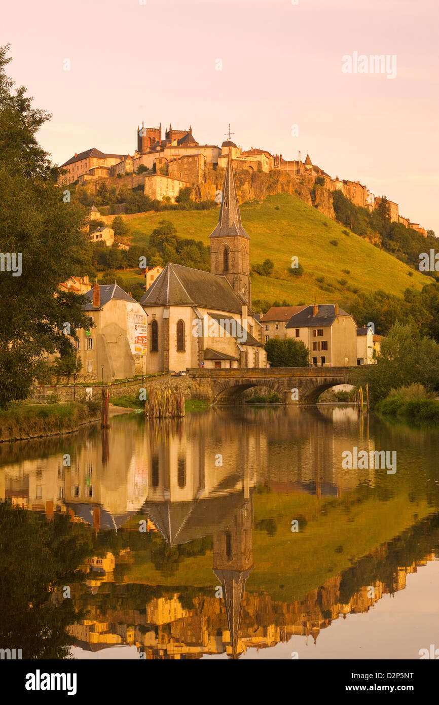 CHURCH OF SAINT CHRISTINE LOWER TOWN RIVER ANDER SAINT FLOUR CANTAL AUVERGNE FRANCE Stock Photo