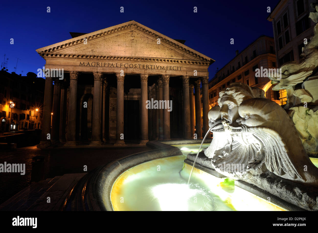 Italy, Rome, Piazza della Rotonda, fountain and Pantheon at night Stock Photo