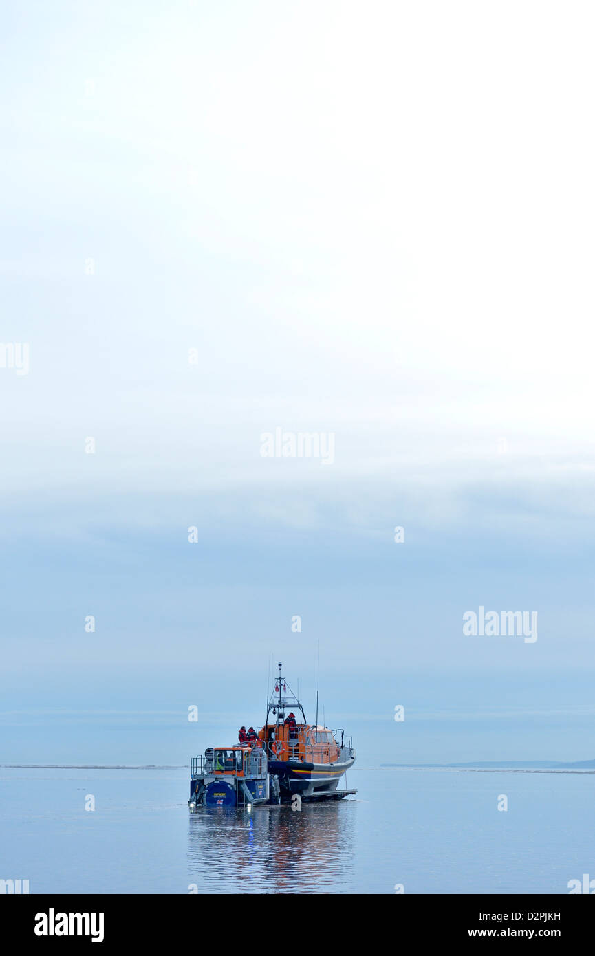 The Shannon class RNLI lifeboat with the L&RS Supacat launcher Stock Photo