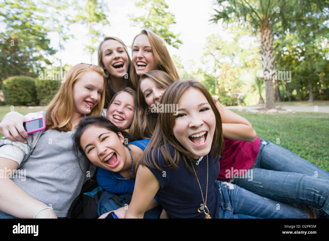 I m out with friends. Friends hang out. тинейджер. I m out with friends. Hanging out with friends.