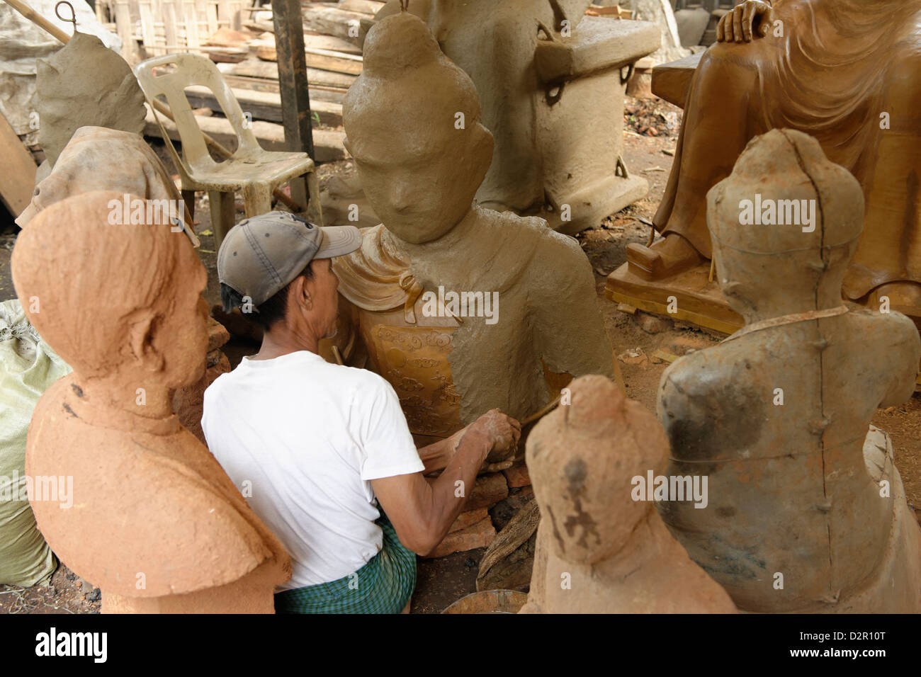 Lostwax casting open air Amarapura, Mandalay Division