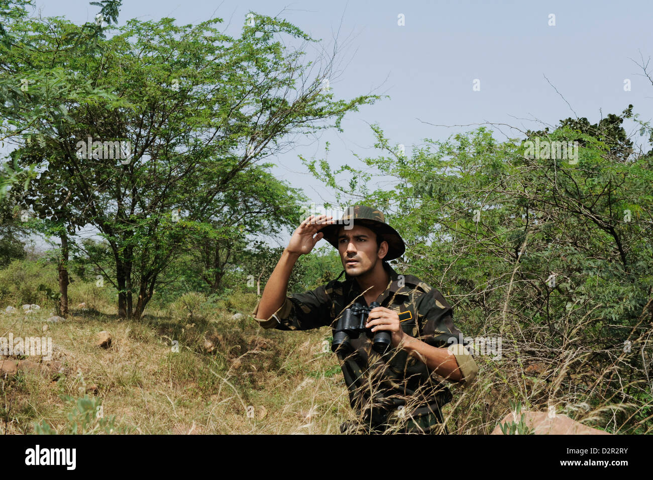 An armed india army commando hi-res stock photography and images - Alamy