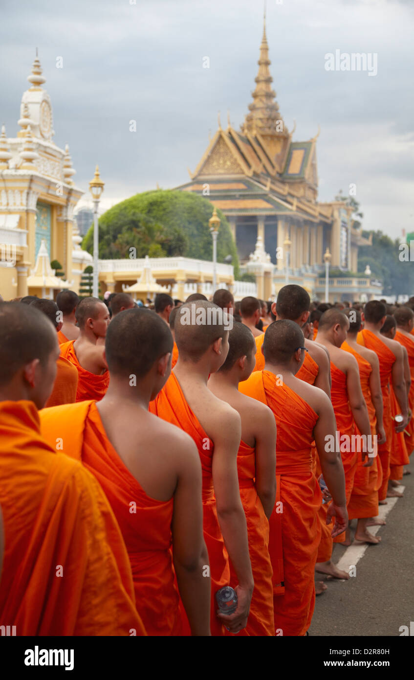 Monks in mourning parade for the late King Sihanouk outside Royal Palace, Phnom Penh, Cambodia, Indochina, Southeast Asia, Asia Stock Photo