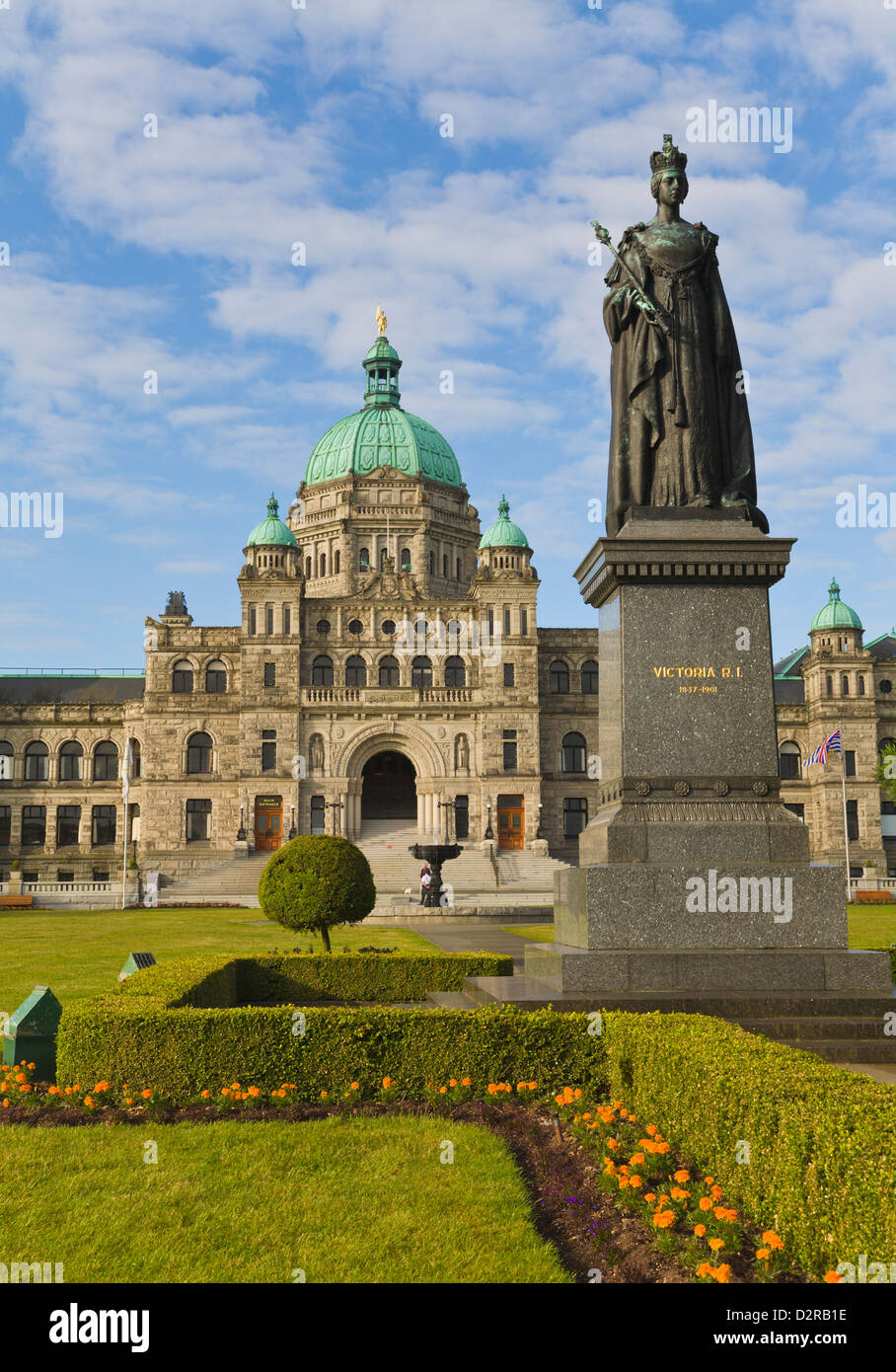 Legislative Building of BC and statue of Queen Victoria Victoria Vancouver Island Canada Stock Photo
