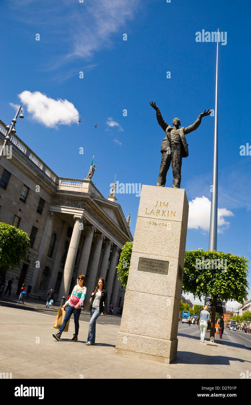 Vertical streetscape of O'Connell street, with the General Post Office, the Jim Larkin statue and the Spire of Dublin on a sunny Stock Photo