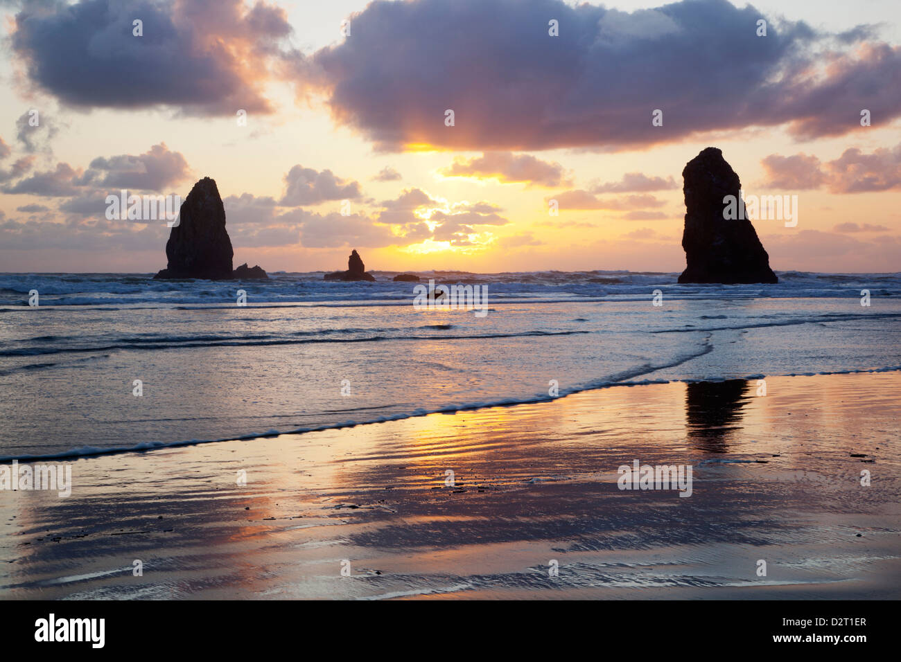 Cannon beach hi-res stock photography and images - Alamy