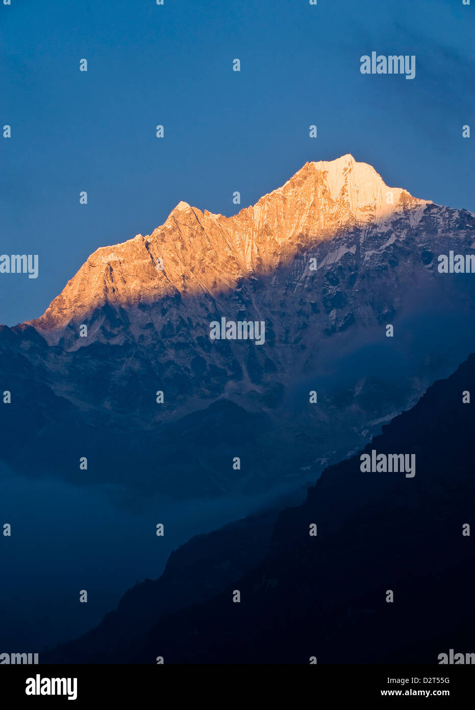 Mount Thamserku, 6608 metres, Solu Khumbu Region, Nepal, Himalayas, Asia Stock Photo