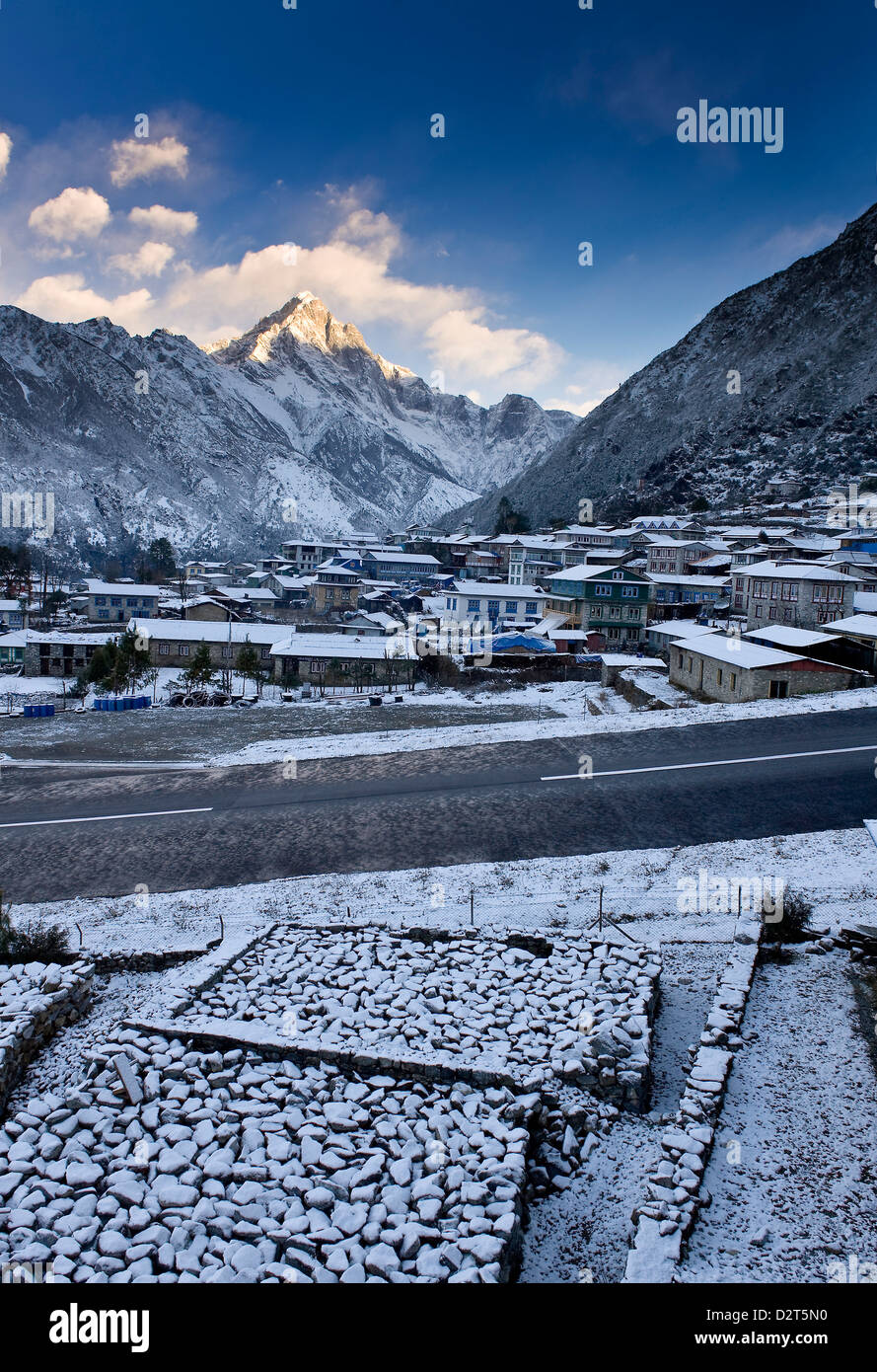 Lukla, 2800 metres, Solu Khumbu (Everest) Region, Nepal, Himalayas, Asia  Stock Photo - Alamy