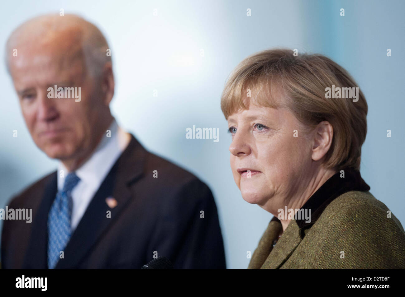 Berlin, Germany. 1st February 2013. German Chancellor Angela Merkel (CDU) receives US Vice President Joe Biden at the Federal Chancellery in Berlin, Germany, 01 February 2013. Photo: MAURIZIO GAMBARINI/dpa/Alamy Live News Stock Photo