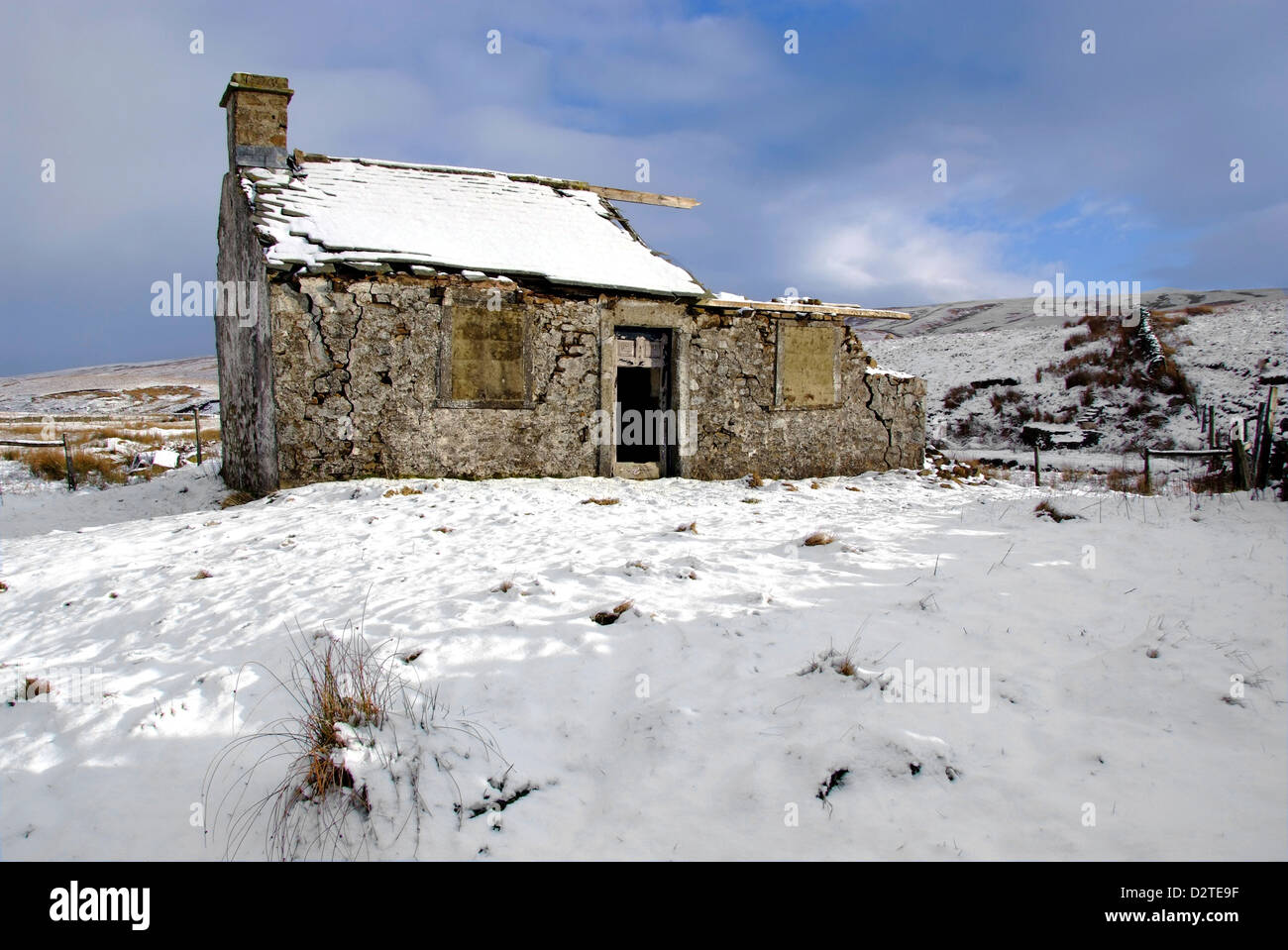 yorkshire dales landscapes derelict barn snow on ingleborough moors in