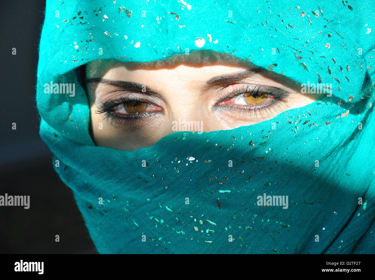 Woman hijab eyes covered hi-res stock photography and images - Alamy