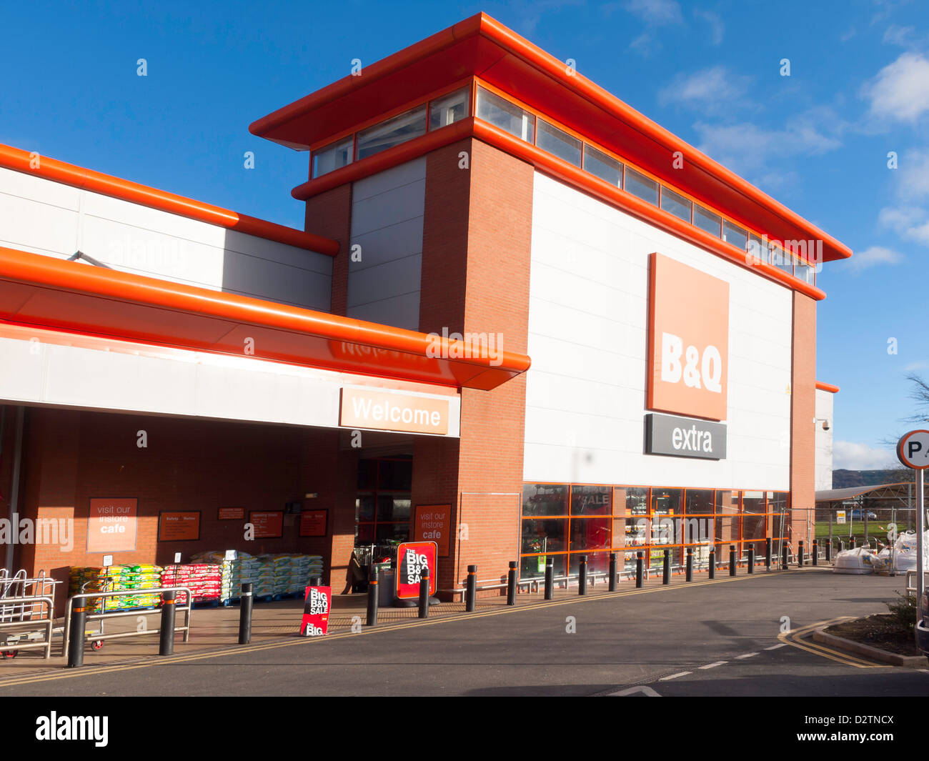 A large B&Q store on an out of town shopping retail park Stock Photo