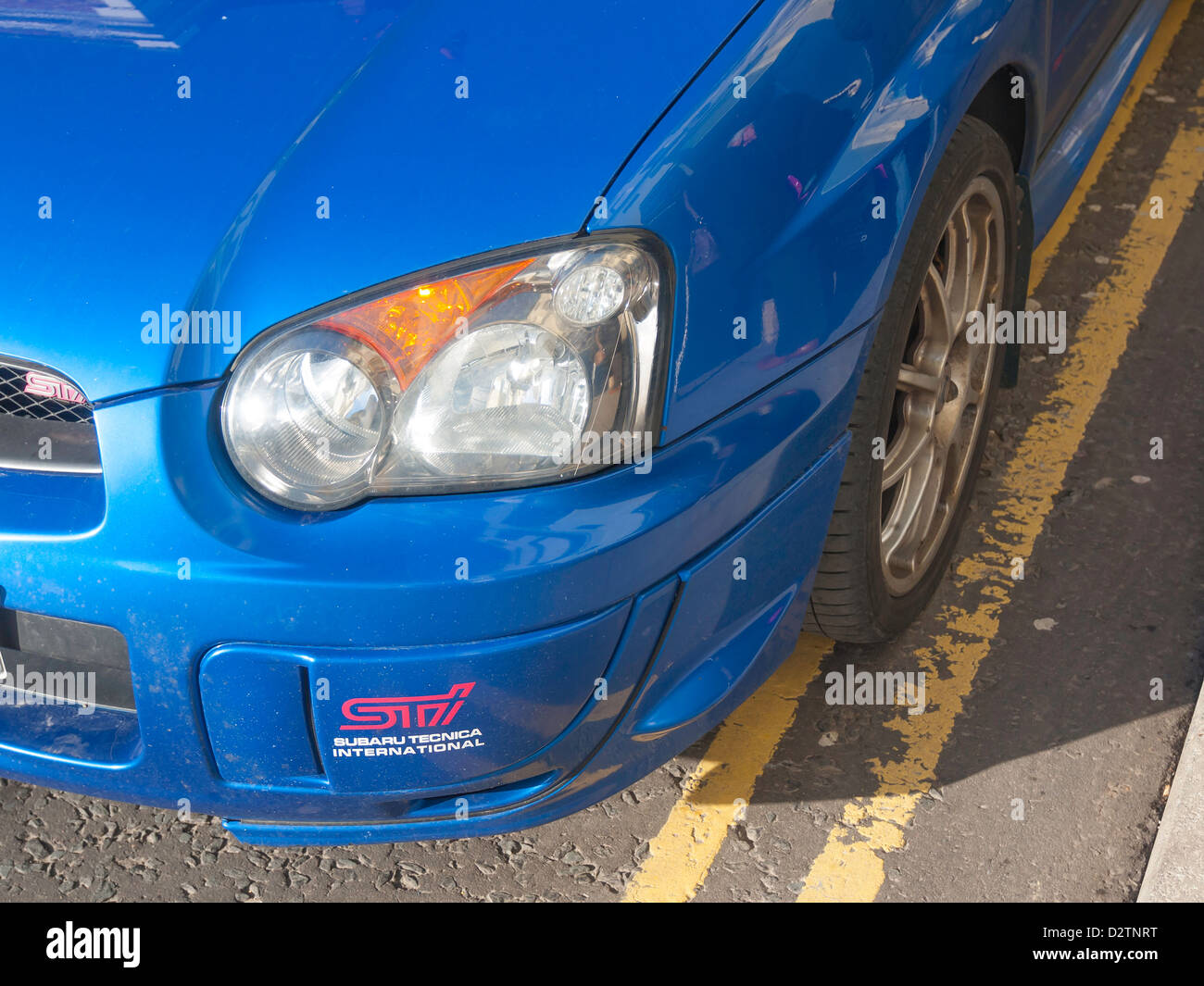 Car parked on double yellow line hires stock photography and images Alamy