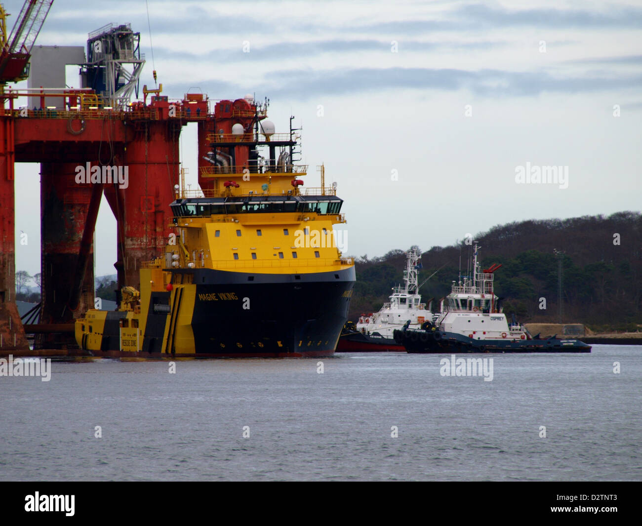 The Borgston Dolphin oil rig being maneuvered from the dry dock at the Nigg energy Park, on the Cromarty Firth in East Ross. Stock Photo