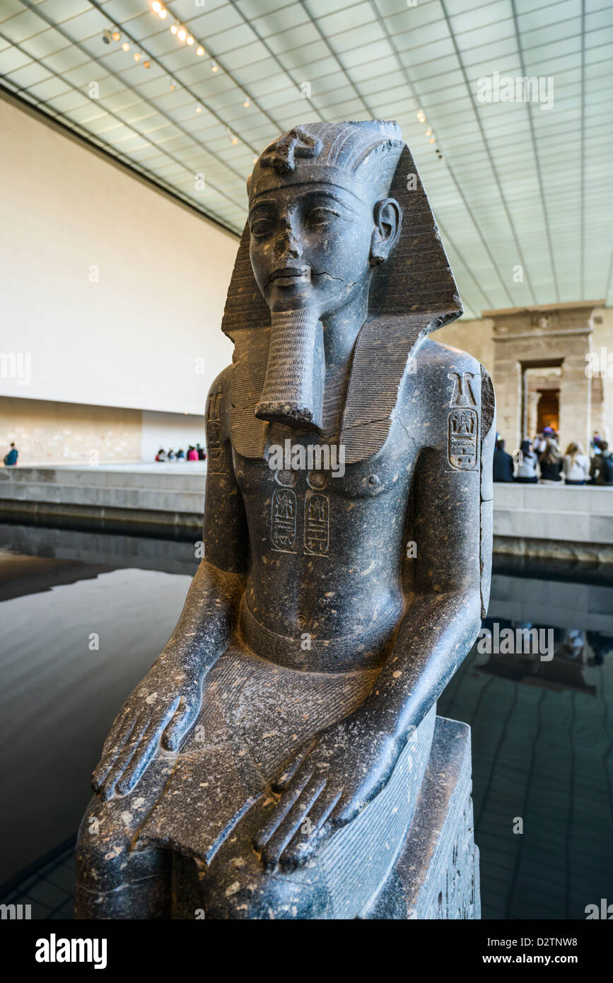 Temple of dendur wing hires stock photography and images Alamy