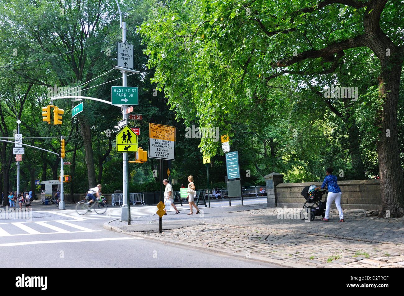 Intersection at Central Park, New York City, USA Stock Photo - Alamy