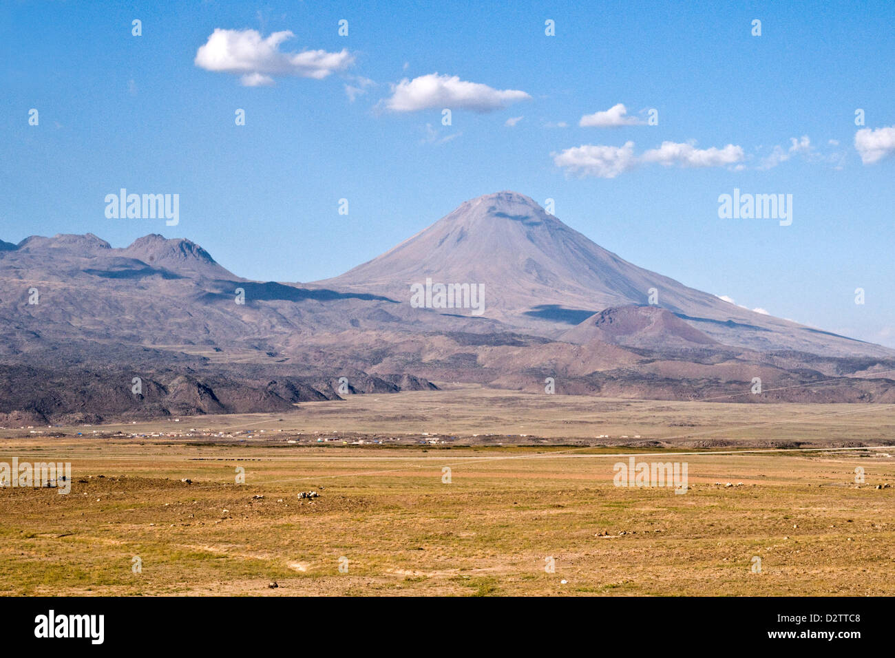 Little Ararat or Lesser Ararat, the smaller volcanic cone attached to the Mount Ararat massif, in eastern Anatolia, Turkey. Stock Photo